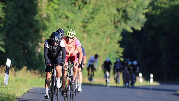 Eine Grenzerfahrung ist die Rh&ouml;n300 f&uuml;r die Pedaleure insbesondere durch das stete Auf und Ab. Foto: Sebastian Schmitt