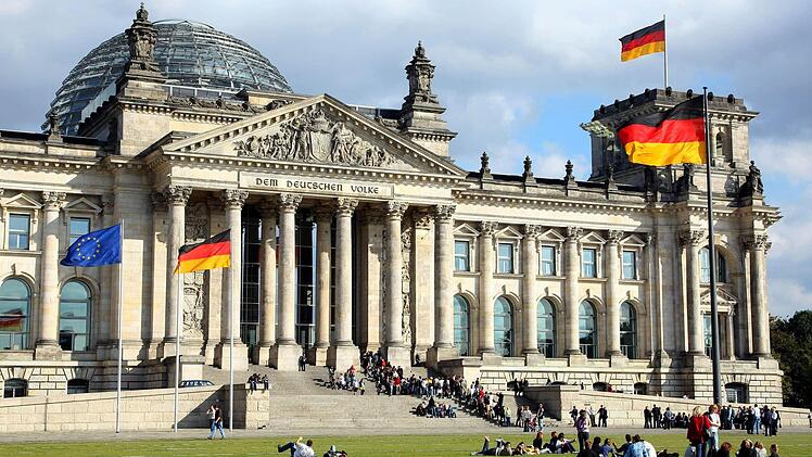 Der Bundestag ist das Ziel von acht Bewerberinnen und Bewerbern im Wahlkreis Kulmbach. Foto: Archiv/dpa