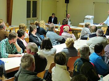 In Kleinmünster versammelten sich die Windrad-Gegner.  Foto: mw