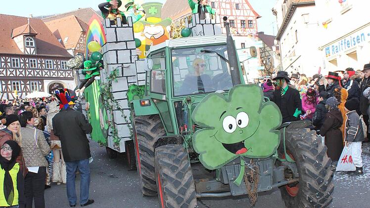 Als irische Kobolde glänzten die Mitglieder der Jugendfeuerwehr aus Ziegelanger.