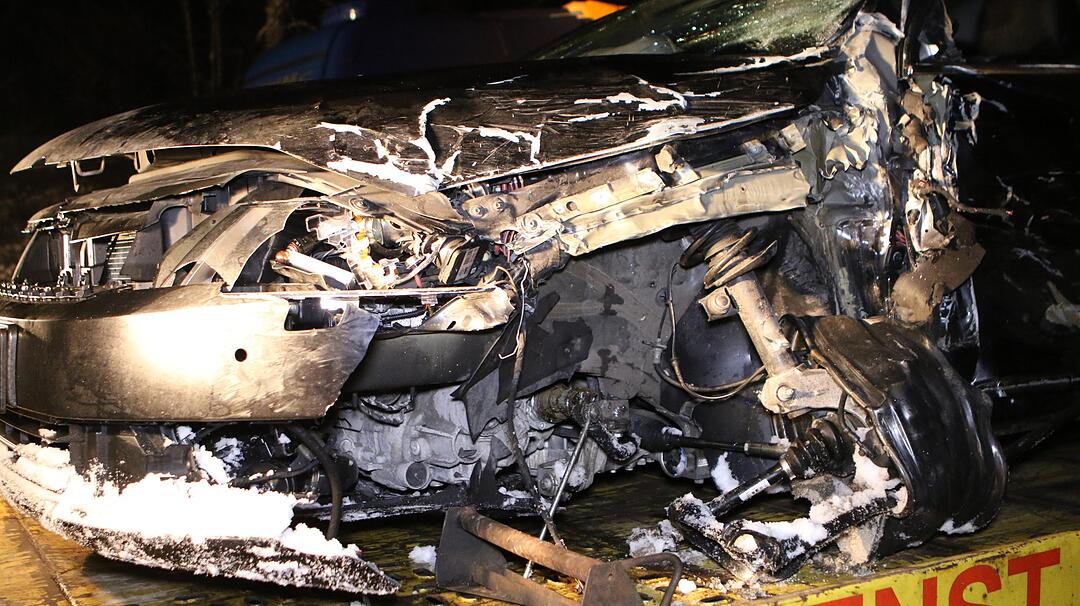 Frontalzusammenstoss auf der B2 fordert zwei verletzte Personen