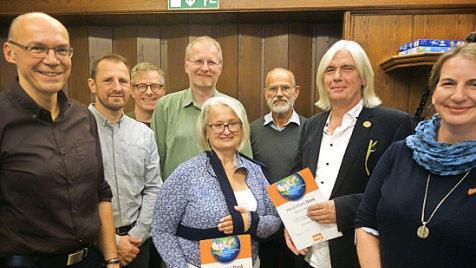 Der Kandidat und die Parteijubilare (von links): Michael Partes, Matthias Thumser, Erich Wohnig, Christoph Raabs, Angela Büchner, Klaus Klumpers, Thomas Büchner, Simone Wohnig. Foto: Lothar Weidner