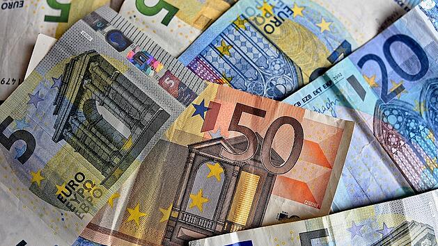 Immer mehr Berliner und Berlinerinnen erhalten anonyme Umschl&auml;ge mit Geld.