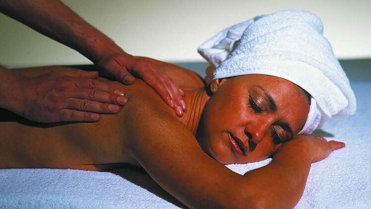 Die besondere Geschenkidee: eine Verwöhn-Massage für die Liebste.