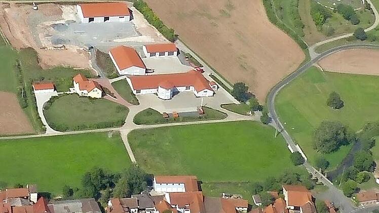 Auf die Aussiedelung der Firma Schoppel (oben im Bild) schauen Behörden und Stadträte ganz genau drauf. Foto: Landratsamt Haßberg