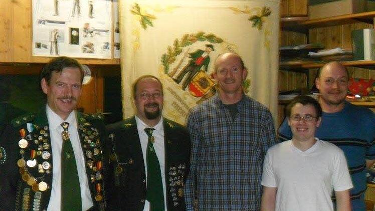 Die Unterhebelgewehr-Schützen haben die Bayerische Meisterschaft nach Ebern geholt (von links): Helmut Stubenrauch, Carsten Präger, Ralph Schneider, Sebastian Drößmar und Martin Scheler. Auf dem Bild fehlt Kevin Heider.