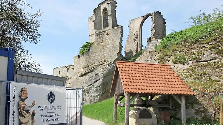 Auch die Sanierungsarbeiten an der Ruine Altenstein gehen weiter: Ab dieser Saison kann in einen Wehrturm gestiegen werden. Im östlichen Bereich (unser Bild) wurde die Mauer nicht nur gesichert, sondern auch weitere Teile freigelegt. Fotos: Ralf Kestel