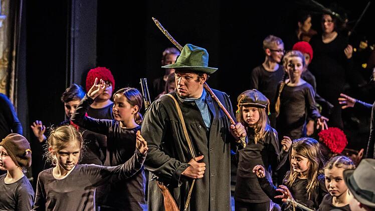 "Compose Janácek": Schüler aus Neustadt und Coburg präsentierten ihre Version der Oper "Das schlaue Füchslein" im Landestheater. Foto: Jochen Berger