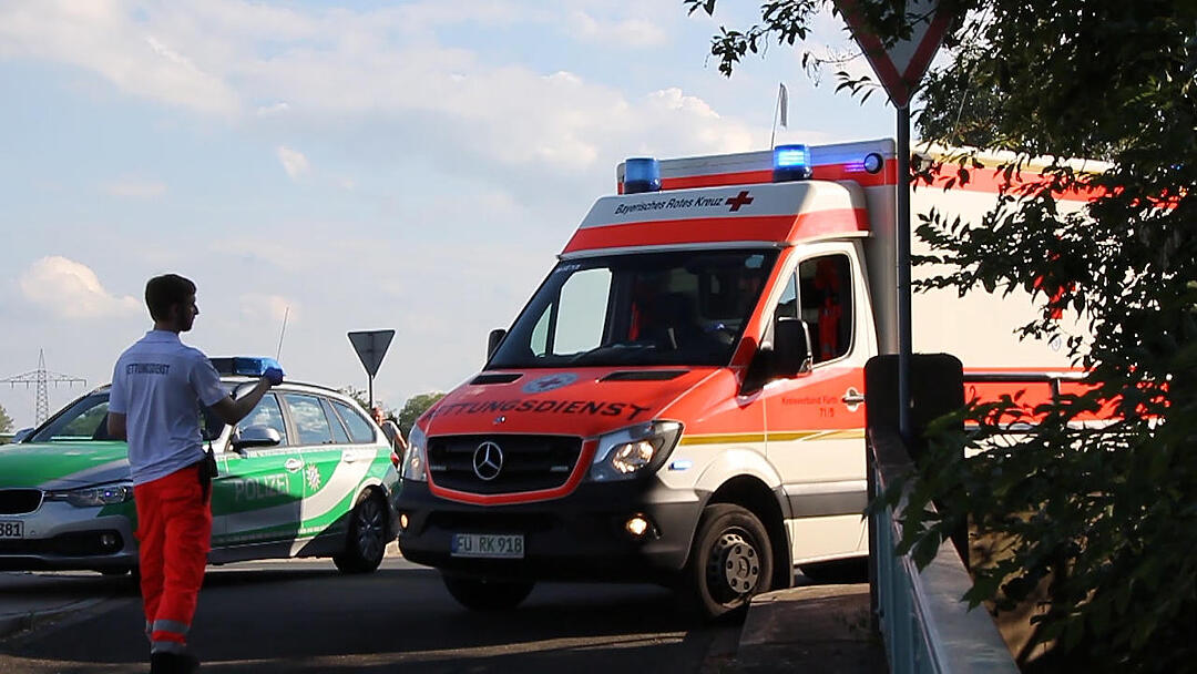 Kind stürzt in die Regnitz: Suchaktion der Rettungskräfte aus Fürth und Erlangen