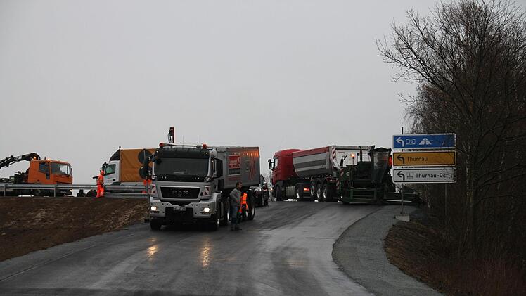 Die neue Straße durch das Industriegebiet führt zur Autobahnanschlussstelle Thurnau-Ost. Über sie führt die Umleitungsstrecke, wenn die Limmersdorfer Straße ab Dienstag gesperrt ist.