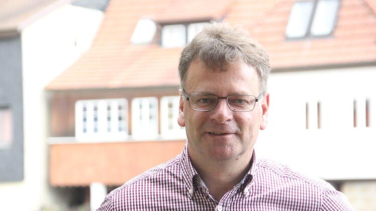 "Als Jugendlicher erlebte ich den Kronacher  Bahnhof als lebendigen Stadtteil und Ausgangspunkt vieler Reisen", sagt Bahnexperte Christian Gloël. Foto: Marian Hamacher