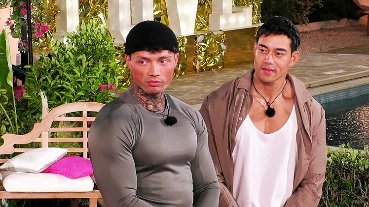 Die Singles Josua (l.) und Nam müssen die Villa verlassen