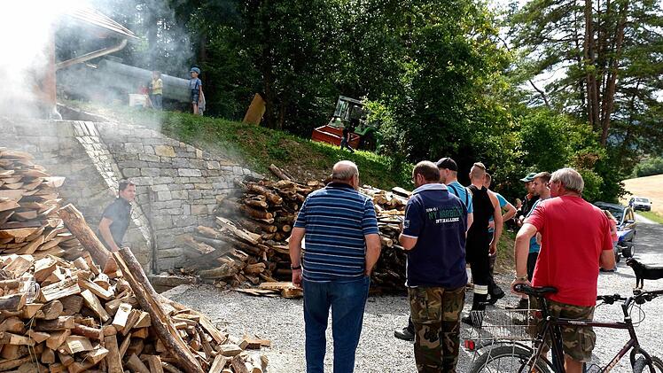 Wiederbelebung des Obereschenbacher Feldkalkofens. Foto: Gerd Schaar