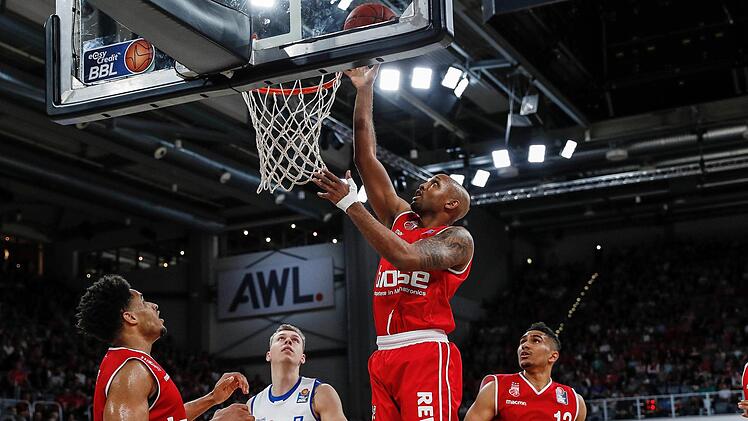 Mit bandagiertem linken Daumen gab Ricky Hickman sein Comeback.