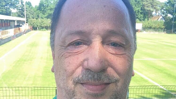 Freddy Schaupp vor dem Anpfiff des Relegationsspiels im Garbsener Stadion.Foto: Selfie Schaupp