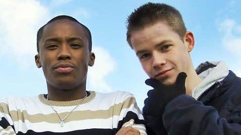 Ist das Gangster-Rap? Das Duo 083 würde es verneinen, Bilal Beam und Malte Drath (rechts) sind ja auch keine Gangster, sondern Jungs aus Baiersdorf, die sich in der Musik ausdrücken wollen.  Fotos: pr