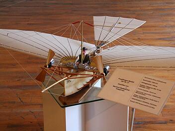 So soll Gustav Weißkopfs Fluggerät ausgesehen haben, das die Jugendlichen aus Uehlfeld und Trabki Uehlfeld nachbauen wollen. Foto: Markowski