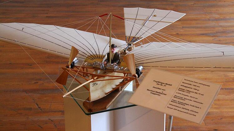 So soll Gustav Weißkopfs Fluggerät ausgesehen haben, das die Jugendlichen aus Uehlfeld und Trabki Uehlfeld nachbauen wollen. Foto: Markowski