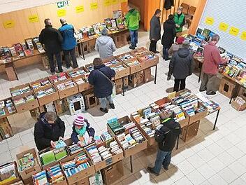 Gut besucht war wieder der Bücherflohmarkt im Münnerstädter Jugendzentrum.  Foto: Marianne Fischer