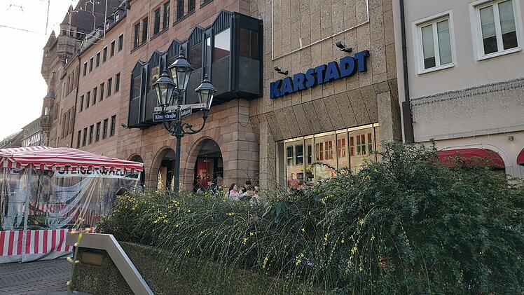 Galeria Kaufhof Karstadt: Fränkische Angestellte bangen um Filialen - Verdi mit klarer Ansage