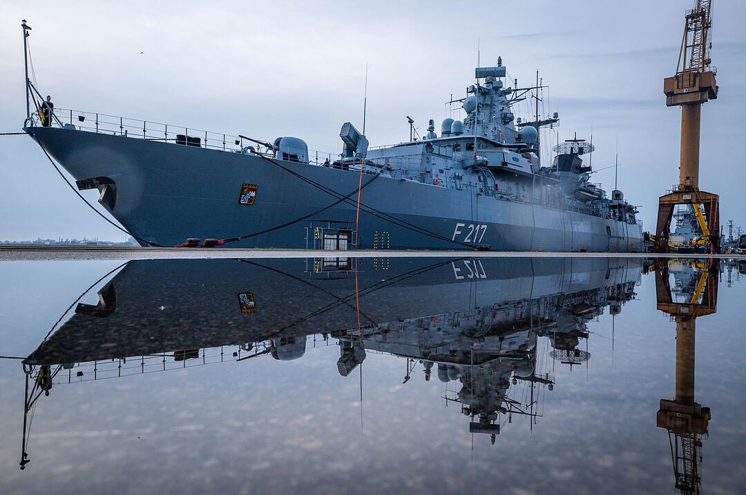 Bundeskanzler Merz besucht Marine