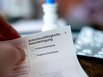 Krankschreibung: Kassenchef warnt vor &uuml;berf&uuml;llten Hausarztpraxen