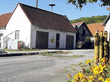 Für die Dorferneuerung gibt es in Buch viel zu tun, als erste Maßnahme wird das Feuerwehrhaus Dorfgemeinschaftshaus.  Foto: Walter Hanslok