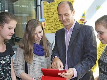 Jörg Kabierske gibt JugendlichenTipps für den Umgang mit sozialen Medien.  Foto: Mariell Dörrschmidt