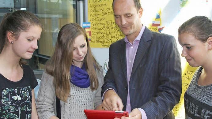Jörg Kabierske gibt JugendlichenTipps für den Umgang mit sozialen Medien.  Foto: Mariell Dörrschmidt