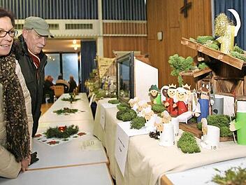 Die freundlichen Krippenfiguren zaubern ein Lächeln in die Gesichter der Besucher. Das Foto entstand bei der Hauskrippenausstellung im Jahr 2009.  Foto: Barbara Herbst/Archiv