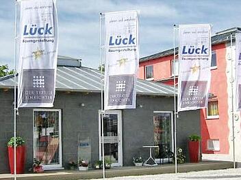 Schon von weitem zu sehen: Der schmucke Gebäudekomplex von Raumgestaltung Lück.