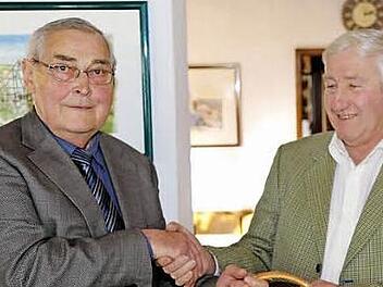 Ludwig Lautenbacher (l.) verabschiedet Josef Wagner.  Foto: Franz Galster