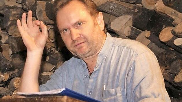 Autor mit kabarettistischer Ader: Helmut Vorndran bereitete den Zuh&ouml;rern mit Kostproben aus seinen Werken sowie humorvollen Gedichten und Geschichten einen vergn&uuml;glichen Abend. Foto: Mario Deller