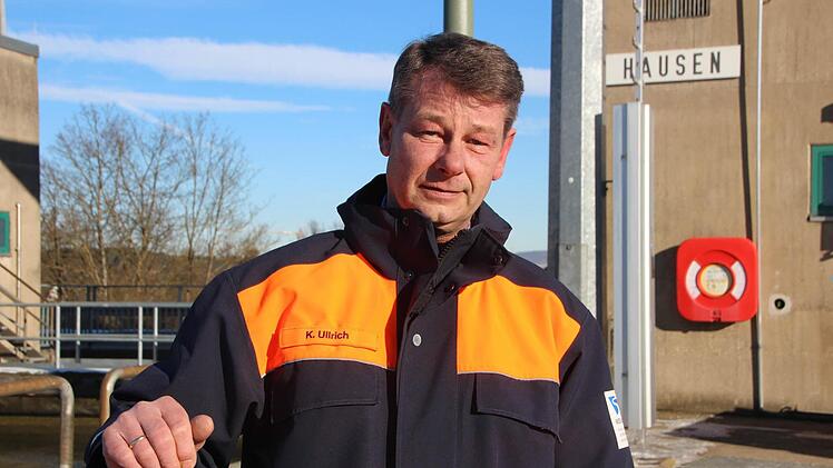 Klaus Ullrich, stellvertretender Leiter des Außenbezirks Neuses, an der Schleuse Hausen.  Foto: Andreas Schmitt