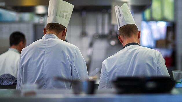 Wer aktuell eine Ausbildungsstelle sucht, hat vor allem in der Gastronomie gute Chancen.  Foto: Jens B&uuml;ttner
