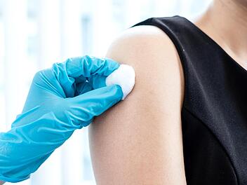 Impfen ist nicht nur Vorsorge für die eigene Gesundheit, sondern schützt auch besonders gefährdete Menschen. Foto: Adobe Stock/Symbolbild