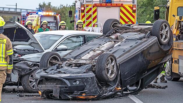 Auf der A 73 auf Höhe der Anschlussstelle Möhrendorf kam zu dem Verkehrsunfall mit einem Seat und einem VW.