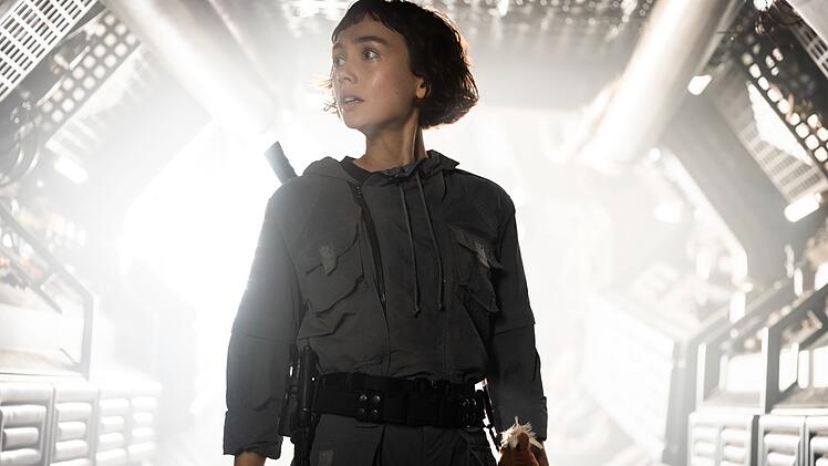 Die neue Ripley, einst gespielt von Sigourney Weaver, ist in der Serie "Alien: Earth" eine Transhumane: Wendy (Sydney Chandler) muss als Soldatin mit ihrer Gruppe ein auf der Erde abgest&uuml;rztes Raumschiff erforschen. Er ist von unheimlichen Kreaturen bev&ouml;lkert.