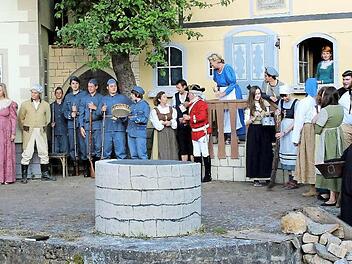 Täglich wird auf der Bühne in Poppenlauer für die Aufführungen im Juli geprobt. Mit dem neuen Stück setzt der Heimatverein eine 15-jährige Theatertradition fort. Foto: Dieter Britz