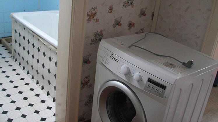 Ob die Waschmaschine wirklich in das kleine Bad passt, ist noch unklar. Es wäre aber auch Raum im Keller.