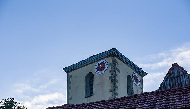 Sturm Fabienne wütet in Unterfranken: Kirchturmspitze abgerissen, Strommasten umgeknickt