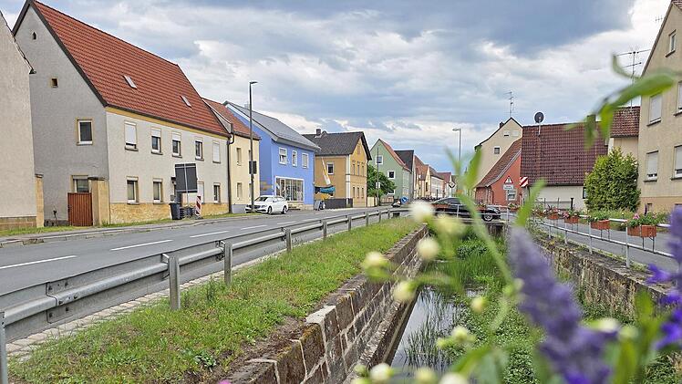 In der Bamberger Stra&szlig;e in Breiteng&uuml;&szlig;bach steht Haus an Haus. Das Gebiet w&auml;re an sich gut f&uuml;r ein Nahw&auml;rmenetz geeignet.Johannes Michel