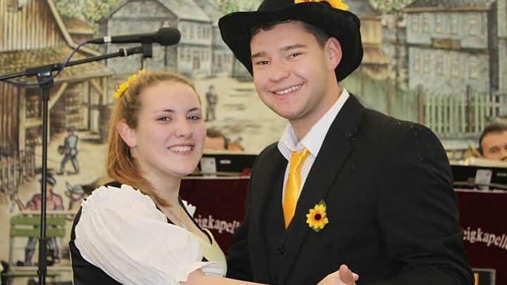 Bei ihm liefen die Fäden zusammen: Maximilian Müller mit seinem Mädel Laura Nebatz Fotos: Veronika Schadeck