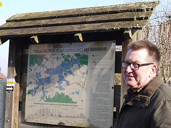 Leonhard Thomann erläutert die Landschaft. Foto: Pauline Lindner