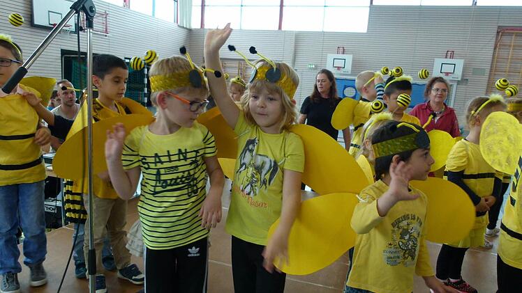 Der Biene-Maja-Tanz wurde mit viel Beifall belohnt. Foto: Lothar Weidner