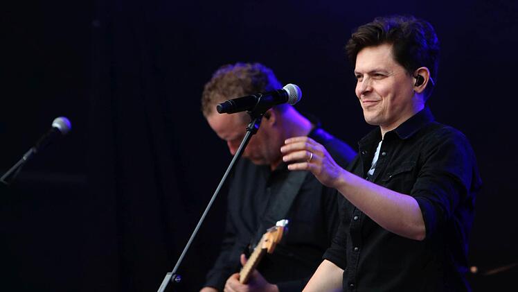 Michael Patrick Kelly zog seine Zuhörer beim Gastspiel im Rahmen des "Tambacher Sommers". Foto: Jochen Berger