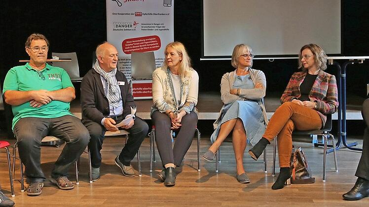 Blick in die Diskussionsrunde Foto: Klaus Rössner