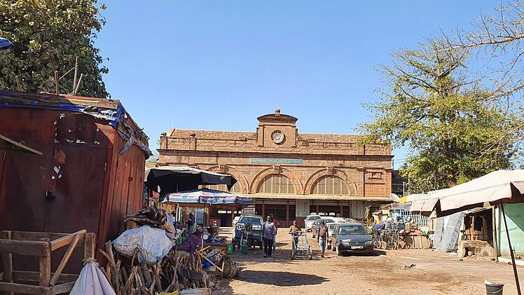 Vom Bahnhof Bamako aus gingen vor den Problemen die Züge nach Dakar.