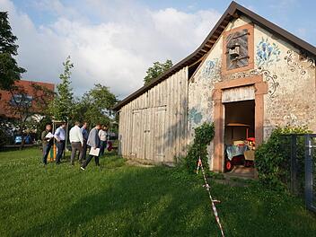 Das Garten- und Spielhäuschen des Kindergartens Weißenbach soll wie der  Anbau mit einer Holzschalung versehen werden. Foto: Marion Eckert