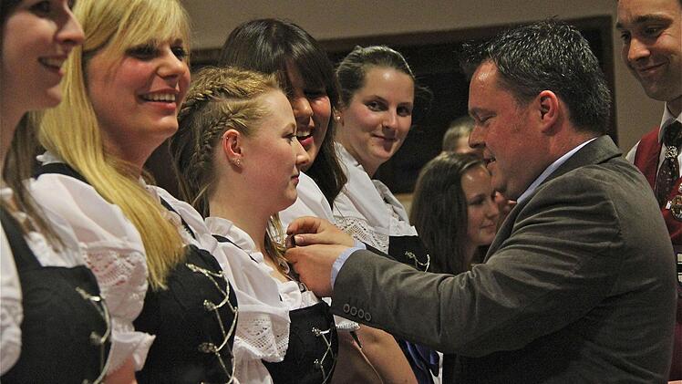 Dominik Sitter ehrte langjährig spielende Musiker..